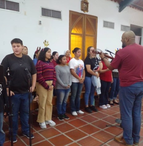 Feligreses madrugaron desde hoy para participar de las tradicionales misas de aguinaldos