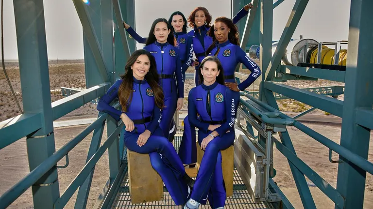 ‘Blue Origin’ completó un histórico viaje de turismo espacial tripulado solo por mujeres