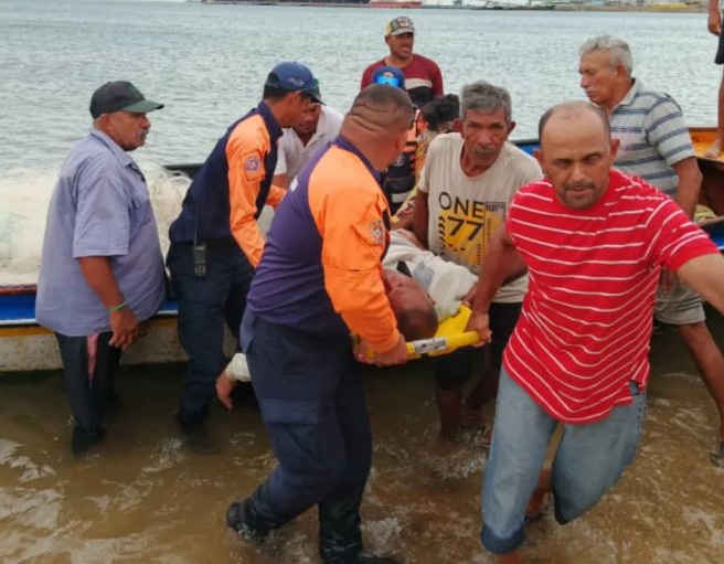 Rescatan a pescador que estuvo más de 12 horas a la deriva tras zarpar de Punta Cardón: Siguen desaparecidos otros dos compañeros