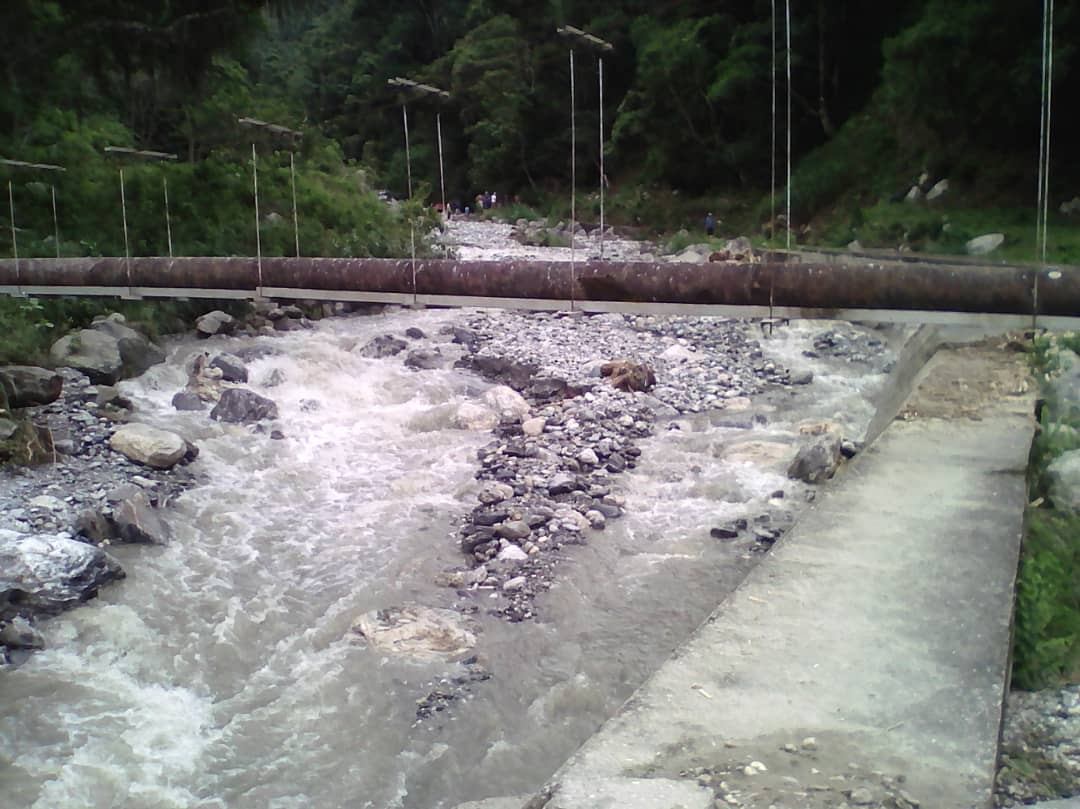 Habitantes y agricultores del sector El Dique, en Mérida, temen quedar incomunicados por la crecida del río