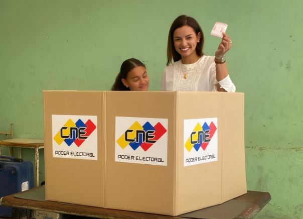 Vanessa Linares de Ramírez ejerció su derecho al voto