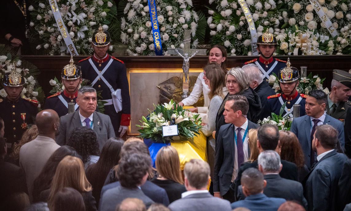 Segundo día de cámara ardiente para Miguel Uribe: Policía con estrictas medidas de seguridad