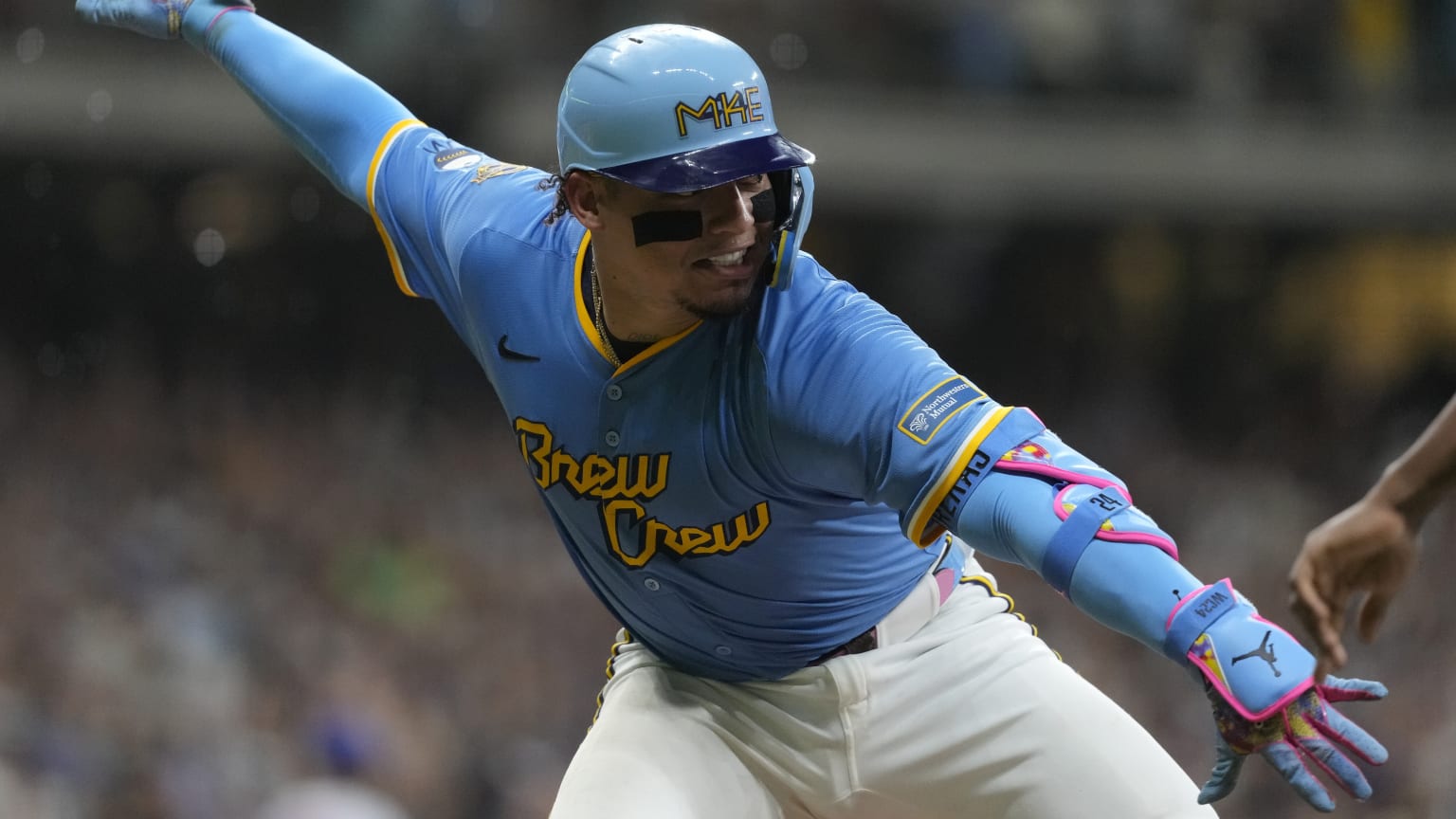 William Contreras se ve para la calle e impulsa el octavo triunfo consecutivo de los Cerveceros