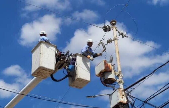 Corpoelec ejecutó trabajos de mantenimiento en la red de distribución para beneficiar a más de 10 mil zulianos