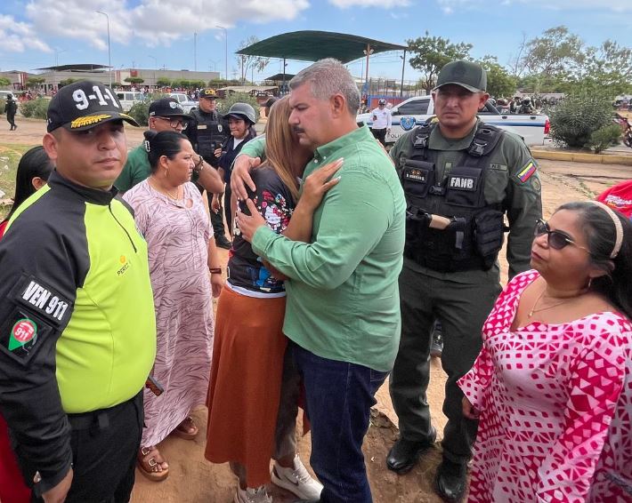 Gobernador Luis Caldera informa sobre un saldo 23 heridos y 482 viviendas afectadas tras explosión de fábrica en la zona industrial