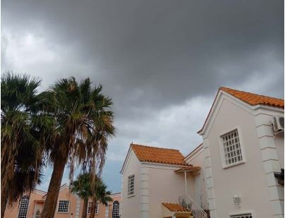 Nubes grises anuncian que caerá palo de agua en Maracaibo la tarde de este 19-Sept