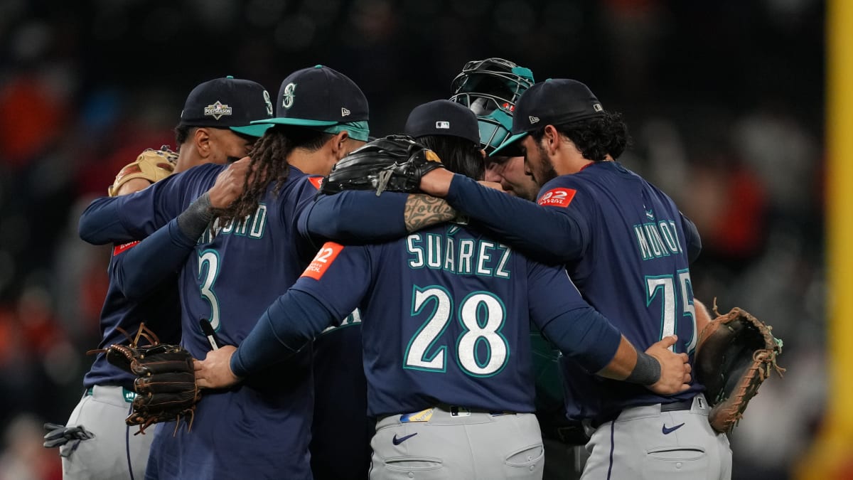Eugenio Suárez sacude jonrón y Marineros toma ventaja en la Serie Divisional