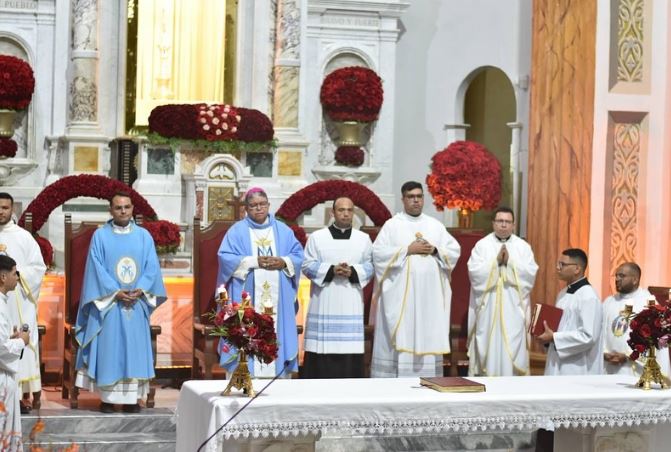 Fue entregado un Relicario de oro al Instituto Arquidiocesano Niños Cantores del Zulia