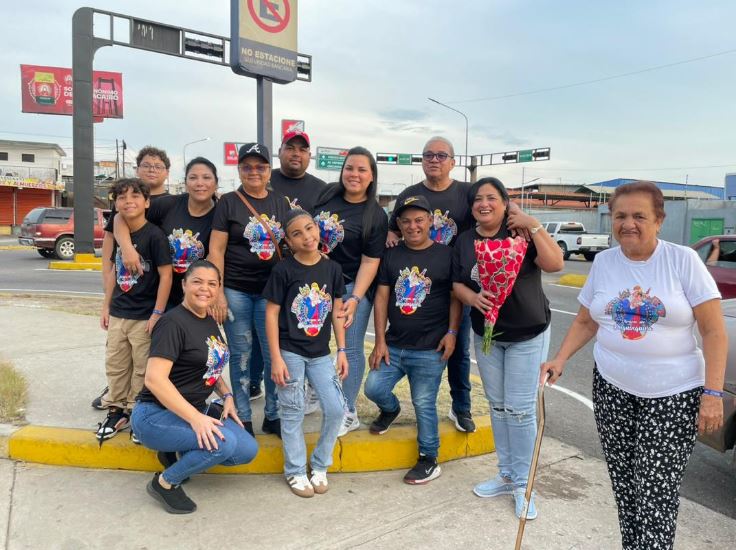 !Qué viva la Virgen! Los marabinos caminan como cada año hacia la Basílica para honrar a su Excelsa Patrona