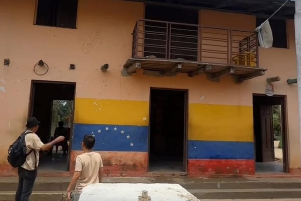La casa que tiene la cocina en Venezuela y la sala en Colombia