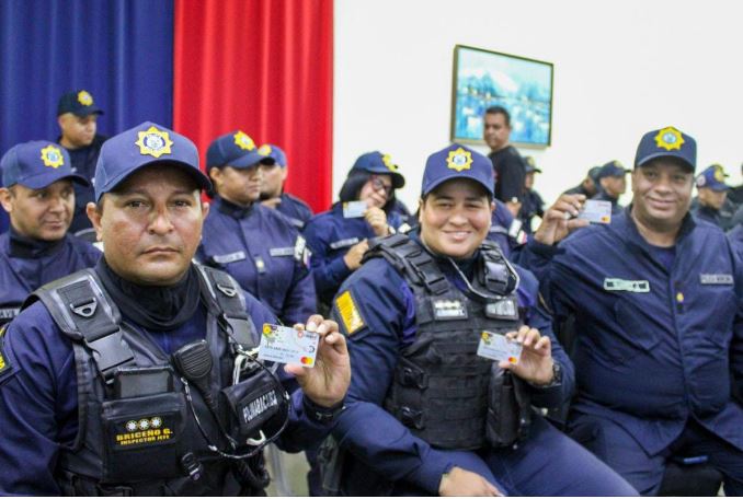 Alcalde Di Martino entregó 719 tarjetas con bono especial para funcionarios de Polimaracaibo