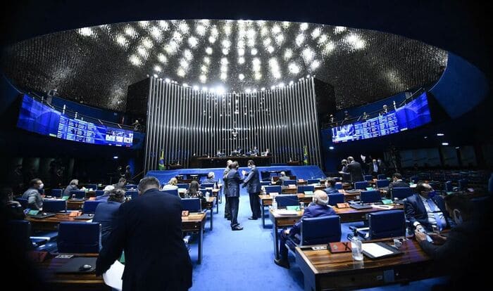 El Senado de Brasil aprueba proyecto que reduce las penas de los condenados por el 8 de enero, incluyendo a Bolsonaro