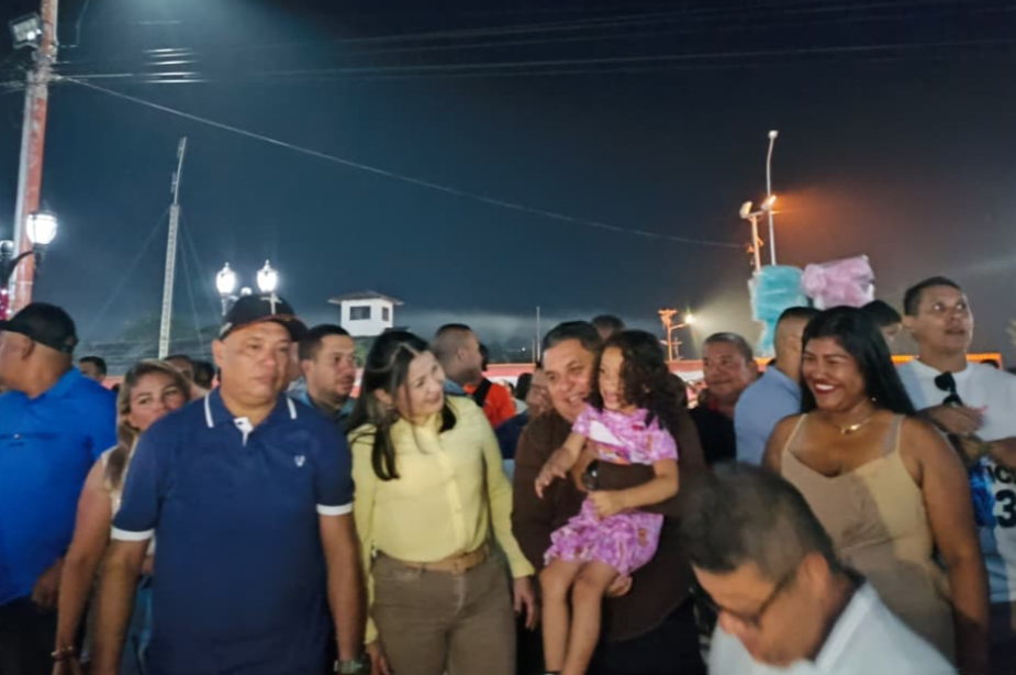 Baralt encendió la Navidad con alegría y espíritu comunitario