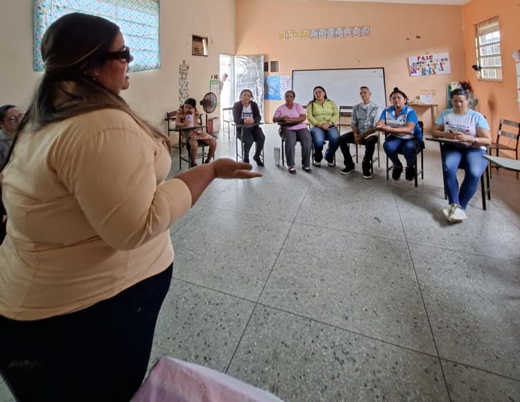¡Acompañamiento familiar! Fundanis dictó charlas sobre salud mental en comunidades marabinas