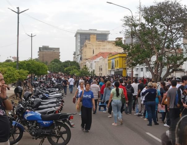​Juventud zuliana desborda el Casco Central de Maracaibo en el Censo de Becas JEL