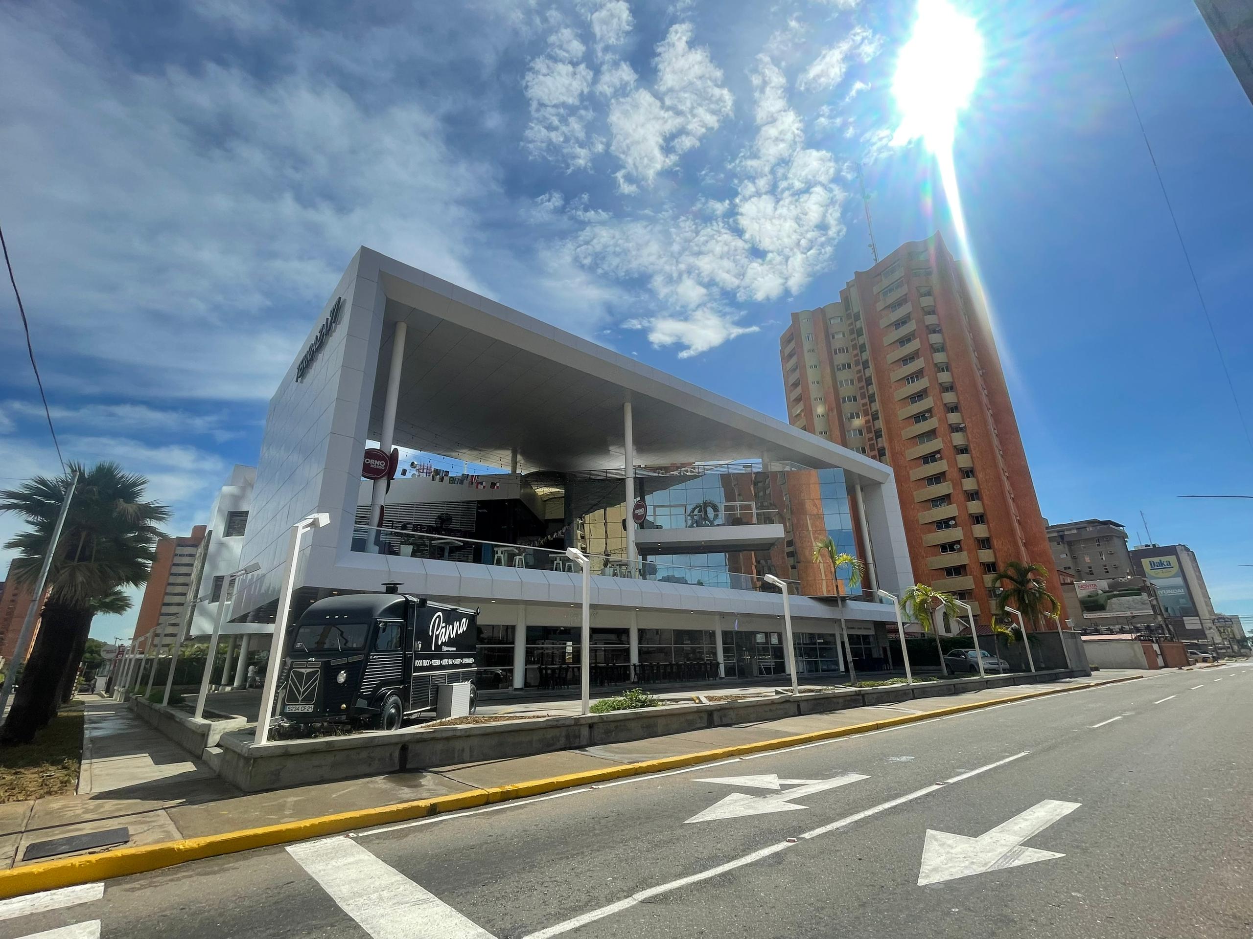 Calles y avenidas de Maracaibo van quedando sumergidas en un silencio por asueto de Carnaval