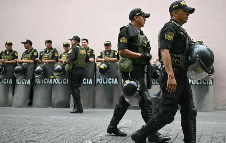 Reportan 15 muertos en accidente de helicóptero militar de Perú