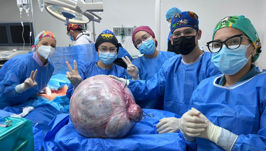 Tumor de más de 25 kilos fue extraído por equipo médico en el hospital Luis Razetti de Barcelona