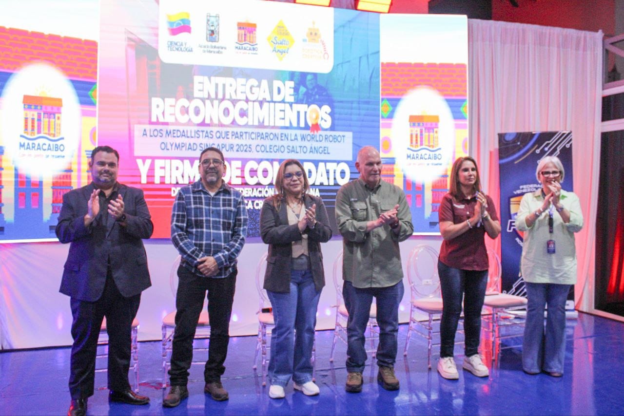 Alcalde Di Martino entregó reconocimientos a los triunfadores de la WRO 2025