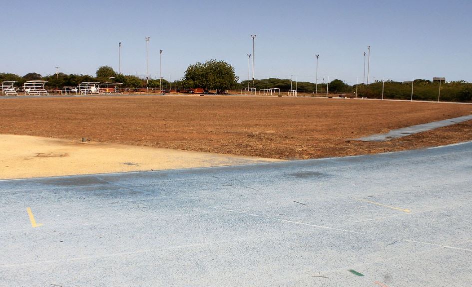 En fase final rehabilitación de la cancha de fútbol de la pista Elsa Antúnez de LUZ