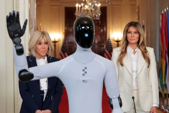 Una aparición inesperada: Melania Trump sorprende en la Casa Blanca con un robot humanoide