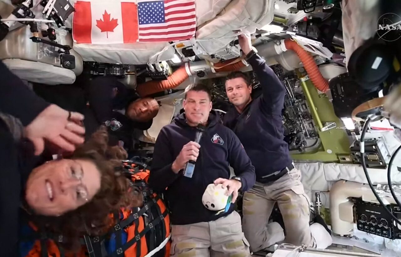 El asombro de los astronautas de Artemis II al ver la Tierra desde el abismo: 