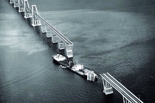 Hace 62 años el Esso Maracaibo derribó parte del Puente sobre el Lago