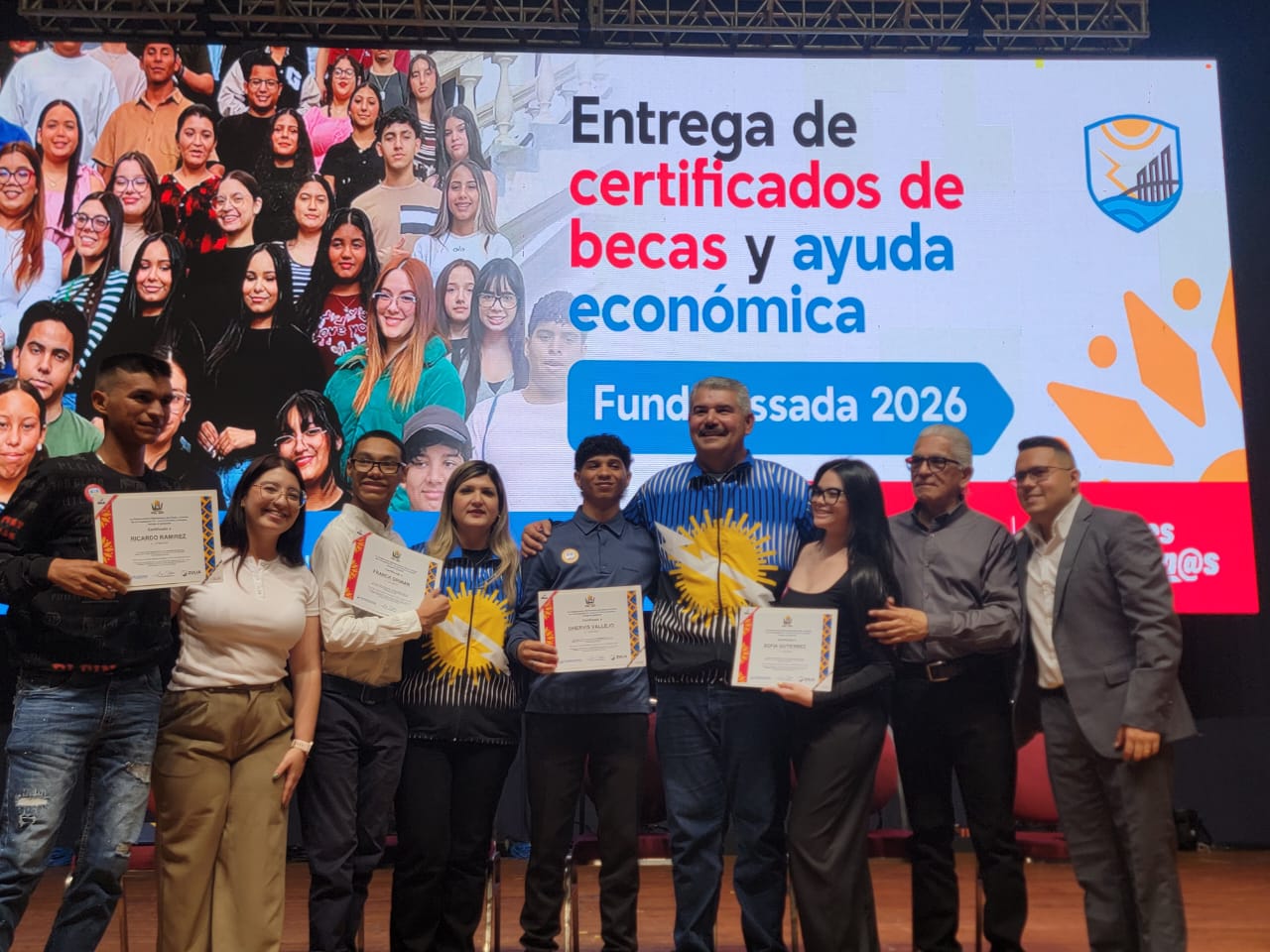 Gobernador Luis Caldera entregó más de 7.000 becas del programa JEL y ayudas económicas a jóvenes zulianos
