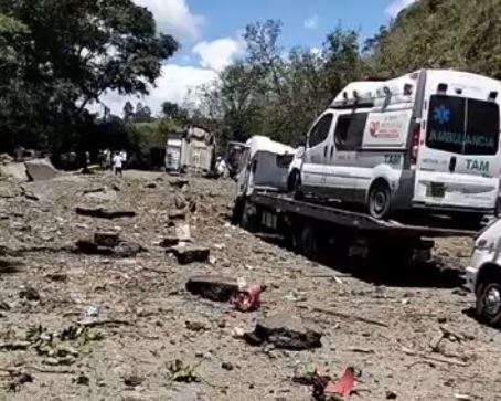 Masacre en la vía: Siete civiles murieron y 17 resultaron heridas en ataque con explosivos contra bus de indígenas en Colombia