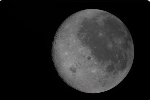 La NASA publicó la primera foto de la cara oculta de la Luna tomada por la misión Artemis II