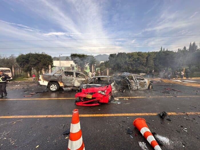 Trágico accidente en peaje de Cundinamarca deja dos fallecidos y 19 heridos tras explosión de tractocamión