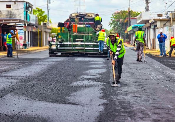 Gobernador del Zulia activa el Plan de Asfaltado en Campo Boyacá, del municipio Jesús Enrique Lossada