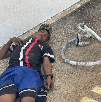 Insólito en Maracaibo: Desmanteló un aire acondicionado y  