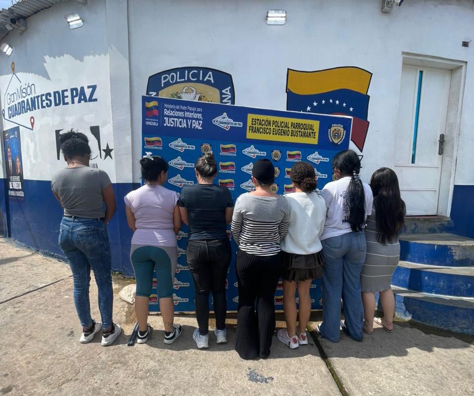 Detenidas siete mujeres por alteración del orden público en un puesto de comida en Raúl Leoni