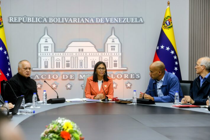 Ejecutivo anuncia reestructuración de Gobierno y abre consulta pública para simplificar trámites