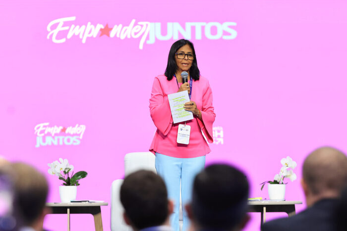 Delcy Rodríguez anuncia incorporación de cátedra de emprendimiento en universidades y lanza portal de registro juvenil