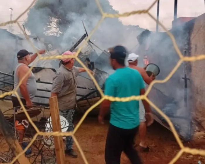 Feroz incendio arrasa con el taller y la vivienda de una familia de emprendedores al oeste de Barquisimeto