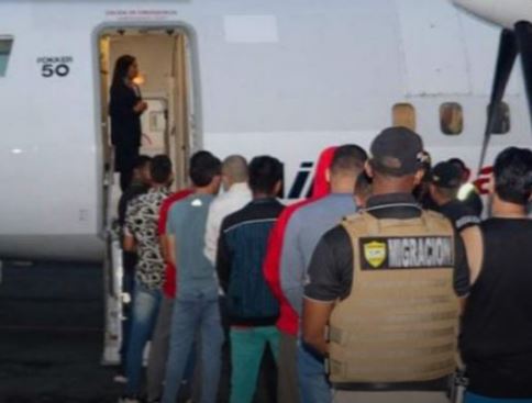 Panamá ofrece vuelos financiados por EEUU para la repatriación voluntaria de venezolanos