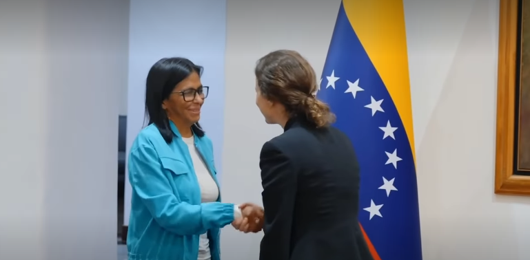 Presidenta (E) Delcy Rodríguez sostiene encuentro productivo con representantes del Banco Mundial