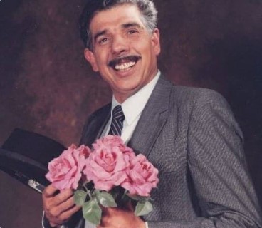 ¡Un café y un ramo de flores hasta el cielo! Recordamos al Profesor Jirafales en su aniversario luctuoso